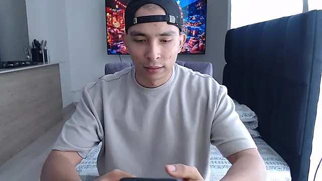 Auron Demon01 online show from 12/14/25, 06:34