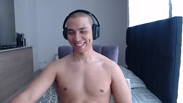 Auron Demon01 online show from 12/15/25, 05:17