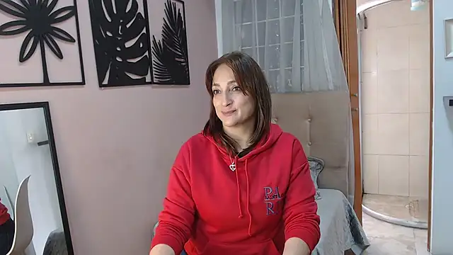 Snapshot of amara_rousse1 chatting on 11/08/25, 12:49 amara rousse1 online show from 11/08/25, 12:49