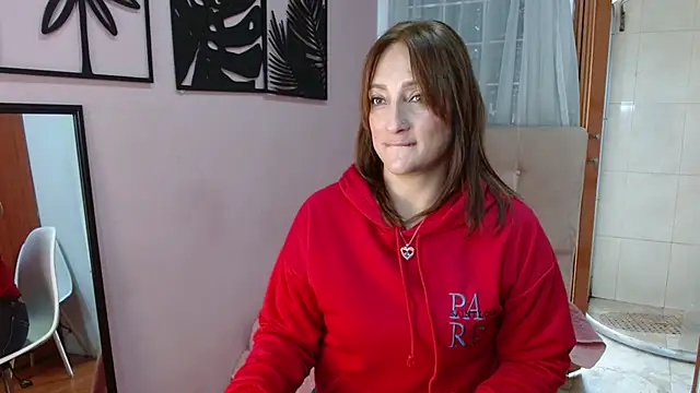 Snapshot of amara_rousse1 chatting on 12/02/25, 01:05 amara rousse1 online show from 12/02/25, 01:05