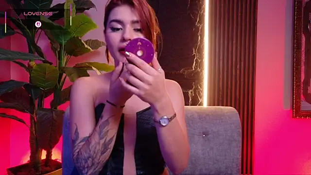 La Diabla 111  online show from 11/30/25, 01:48