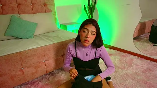 Snapshot of Dulce_Bella_ chatting on 11/14/25, 04:00 Dulce Bella online show from 11/14/25, 04:00