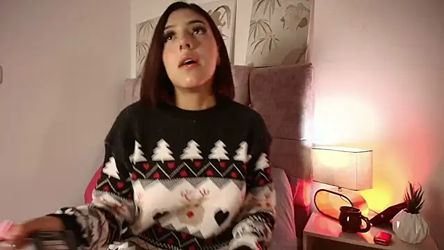 Snapshot of Dulce_Bella_ chatting on 12/14/25, 03:34 Dulce Bella online show from 12/14/25, 03:34