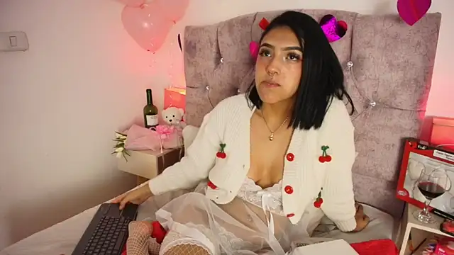 Dulce Bella  online show from 02/15/26, 08:02