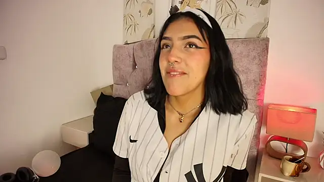 Dulce Bella  online show from 02/24/26, 03:48