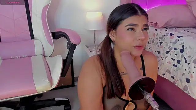 AliceThundeer online show from 11/02/25, 04:15