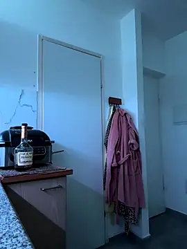 KstnSrg19 online show from 11/29/25, 08:56