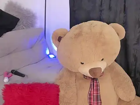 Snapshot of Elyross1_ chatting on 10/12/25, 09:36 Elyross1 online show from 10/12/25, 09:36