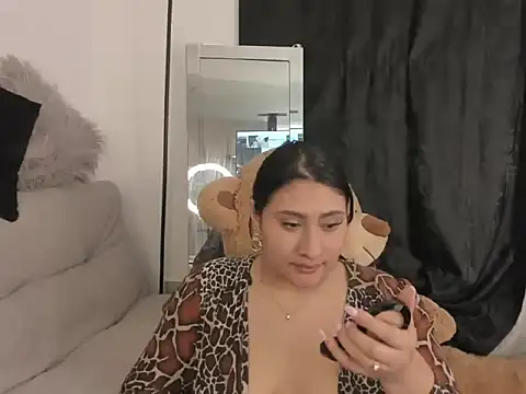 Snapshot of Elyross1_ chatting on 10/22/25, 11:37 Elyross1 online show from 10/22/25, 11:37