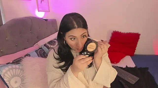 Snapshot of Elyross1_ chatting on 11/19/25, 10:10 Elyross1 online show from 11/19/25, 10:10