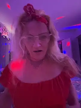 Goldenndoll online show from 09/15/25, 03:23