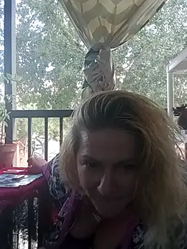 Goldenndoll online show from 10/21/25, 05:02