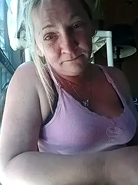 Goldenndoll online show from 11/15/25, 07:32