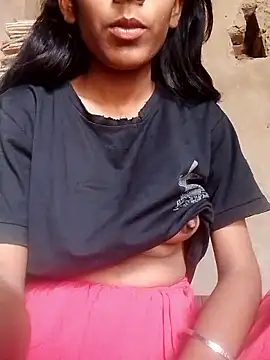 Snapshot of Riya_patola chatting on 10/07/25, 04:09 Riya patola online show from 10/07/25, 04:09