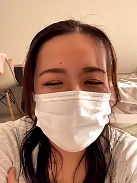 Snapshot of NATSUMI00 chatting on 10/17/25, 05:43 NATSUMI00 online show from 10/17/25, 05:43