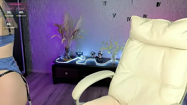 NikkiiStill online show from 12/19/25, 06:31