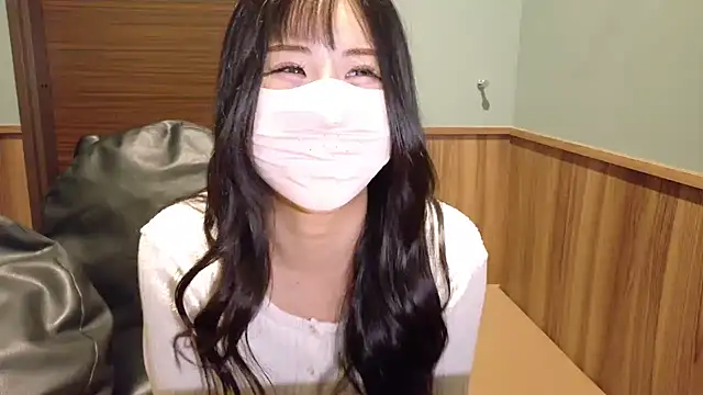 Snapshot of Ema-- chatting on 11/04/25, 10:36 Ema-- online show from 11/04/25, 10:36