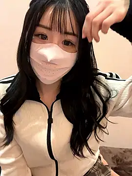 Snapshot of Ema-- chatting on 11/06/25, 10:05 Ema-- online show from 11/06/25, 10:05