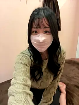 Snapshot of Ema-- chatting on 11/13/25, 10:03 Ema-- online show from 11/13/25, 10:03