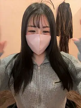 Snapshot of Ema-- chatting on 11/20/25, 10:04 Ema-- online show from 11/20/25, 10:04