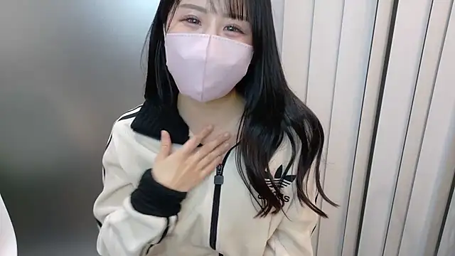 Snapshot of Ema-- chatting on 12/20/25, 11:17 Ema-- online show from 12/20/25, 11:17