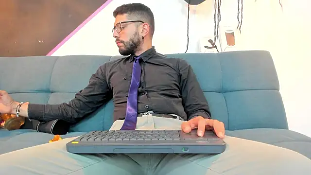 Snapshot of DanteWinter chatting on 10/23/25, 05:51 DanteWinter online show from 10/23/25, 05:51