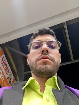 Snapshot of DanteWinter chatting on 11/11/25, 02:44 DanteWinter online show from 11/11/25, 02:44