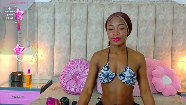 Snapshot of MadissonBonny_ chatting on 10/02/25, 08:27 MadissonBonny online show from 10/02/25, 08:27