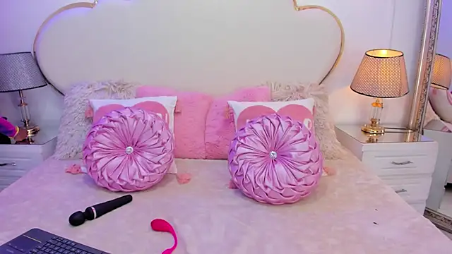 Snapshot of MadissonBonny_ chatting on 11/06/25, 08:32 MadissonBonny online show from 11/06/25, 08:32