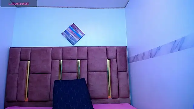 Snapshot of XBODTRIIPX chatting on 10/21/25, 02:45 XBODTRIIPX online show from 10/21/25, 02:45