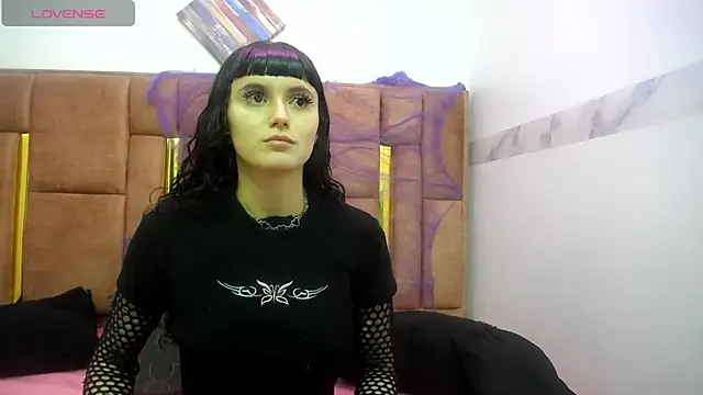 Snapshot of XBODTRIIPX chatting on 10/28/25, 02:59 XBODTRIIPX online show from 10/28/25, 02:59