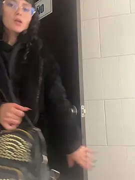 Snapshot of XBODTRIIPX chatting on 12/19/25, 04:14 XBODTRIIPX online show from 12/19/25, 04:14