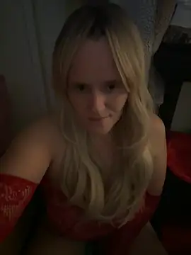 Snapshot of marialuna88 chatting on 09/20/25, 03:13 marialuna88 online show from 09/20/25, 03:13