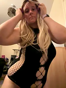 Snapshot of marialuna88 chatting on 09/22/25, 08:44 marialuna88 online show from 09/22/25, 08:44