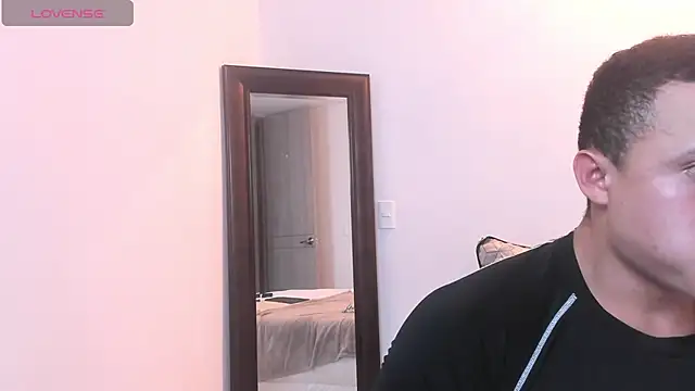 Snapshot of KingLevi01 chatting on 09/23/25, 12:02 KingLevi01 online show from 09/23/25, 12:02