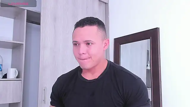 Snapshot of KingLevi01 chatting on 09/29/25, 02:11 KingLevi01 online show from 09/29/25, 02:11