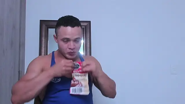 Snapshot of KingLevi01 chatting on 10/16/25, 10:33 KingLevi01 online show from 10/16/25, 10:33