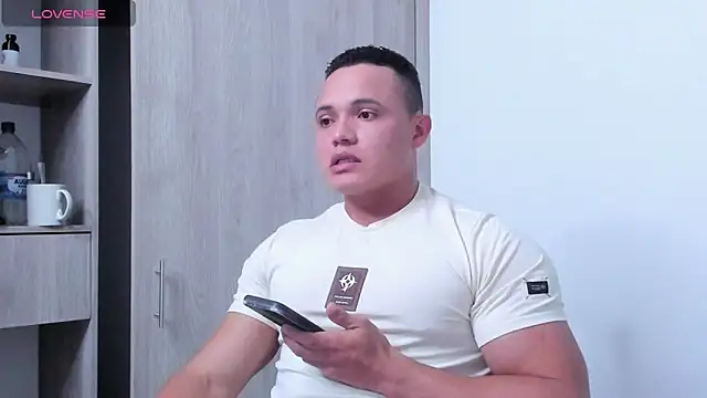 Snapshot of KingLevi01 chatting on 10/22/25, 10:42 KingLevi01 online show from 10/22/25, 10:42