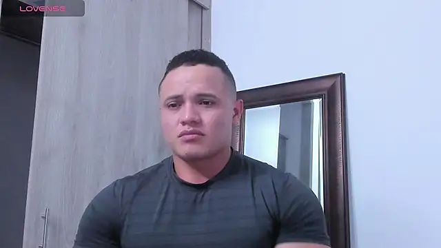 Snapshot of KingLevi01 chatting on 10/25/25, 10:37 KingLevi01 online show from 10/25/25, 10:37