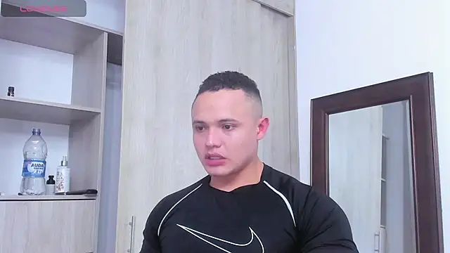 Snapshot of KingLevi01 chatting on 11/11/25, 09:15 KingLevi01 online show from 11/11/25, 09:15