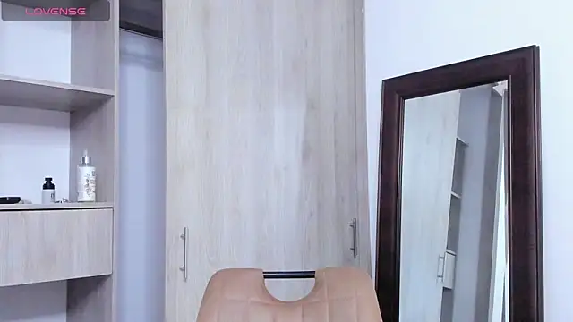 Snapshot of KingLevi01 chatting on 11/14/25, 01:15 KingLevi01 online show from 11/14/25, 01:15