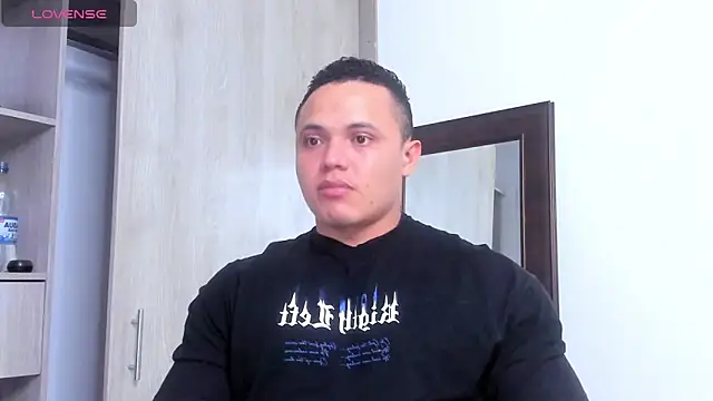 Snapshot of KingLevi01 chatting on 12/20/25, 12:40 KingLevi01 online show from 12/20/25, 12:40