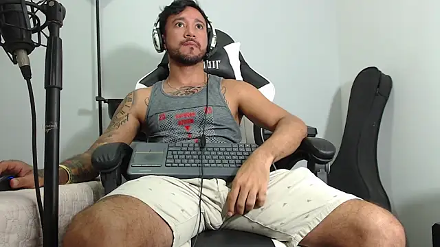 Snapshot of dereck_karter chatting on 12/16/24, 12:48 dereck karter online show from 12/16/24, 12:48