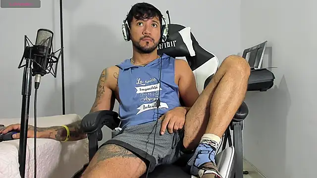 Snapshot of dereck_karter chatting on 12/18/24, 02:38 dereck karter online show from 12/18/24, 02:38