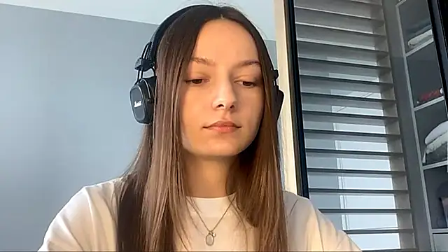 Snapshot of SoulHiperAgne_ chatting on 09/20/25, 07:42 SoulHiperAgne  online show from 09/20/25, 07:42