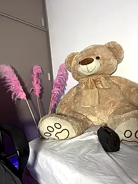 Charlottediolet online show from 09/18/25, 11:23