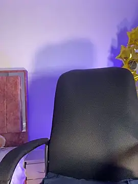 Charlottediolet online show from 10/13/25, 11:43