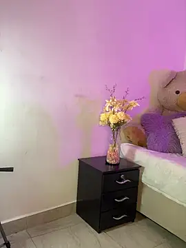 Charlottediolet online show from 02/04/26, 12:00