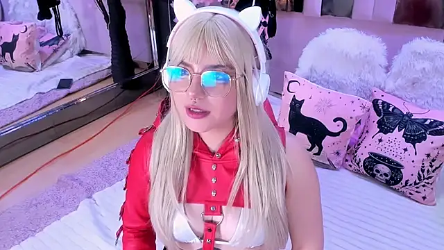 Snapshot of BizzyNoar chatting on 12/16/25, 04:50 BizzyNoar online show from 12/16/25, 04:50