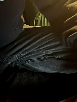 Snapshot of Digitalmodels chatting on 10/24/25, 11:17 Digitalmodels online show from 10/24/25, 11:17